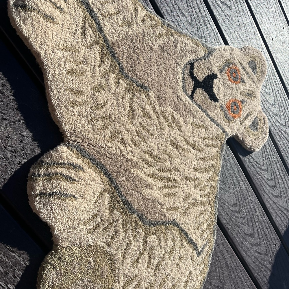 Lion Oushak Rug - Picture 2 of 6